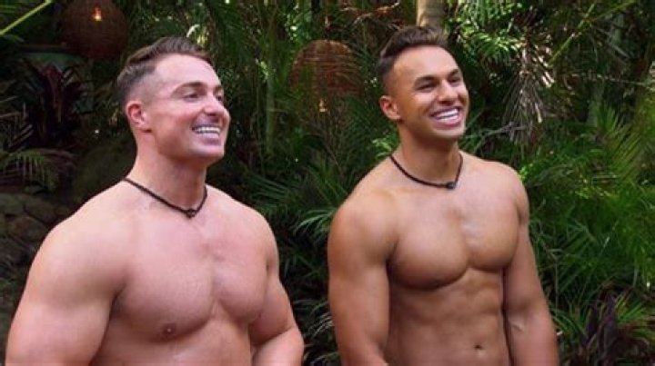 Bachelor In Paradise Aaron Clancy Parents Raised Him In Los Angeles
