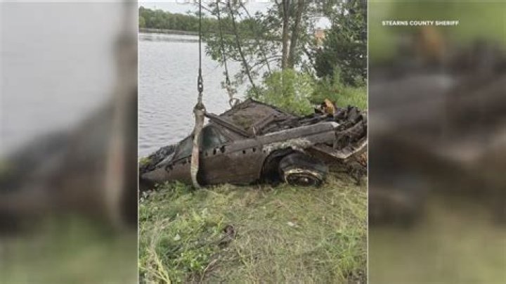 
Car Found Submerged in a Houston Bayou with 2 Bodies Inside Had Been There for Hours, Cops Say 