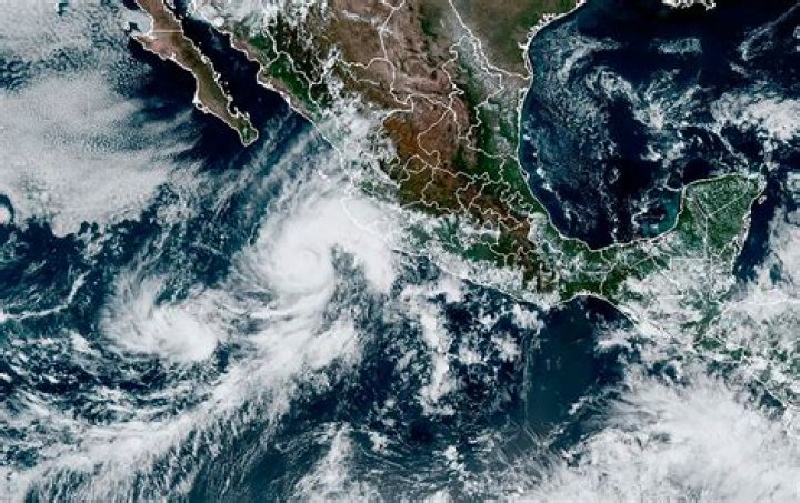 
Cat. 3 Hurricane Orlene heads for Mexico’s Pacific coast 