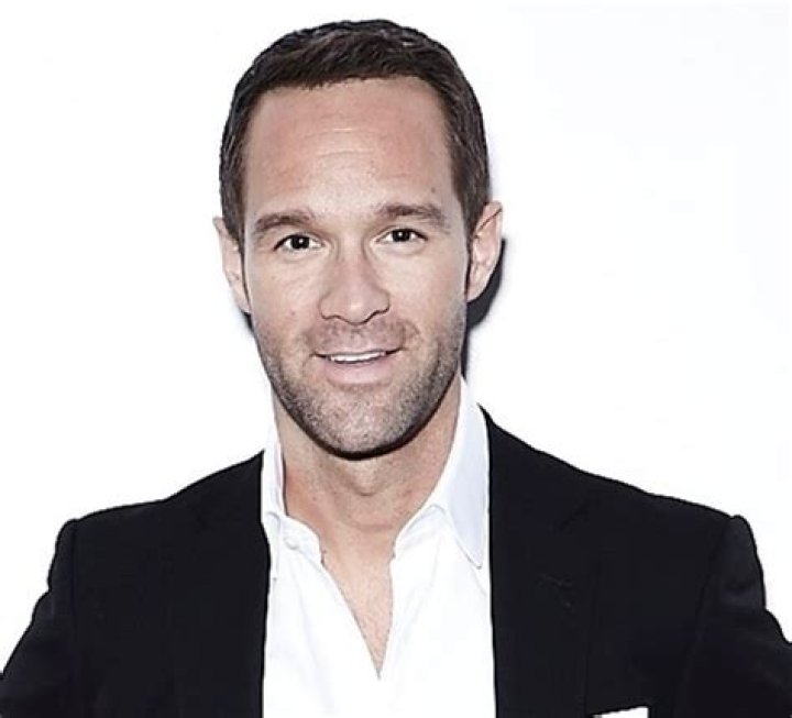 
Chris Diamantopoulos’ Height, Net Worth, Wife Becki Newton 