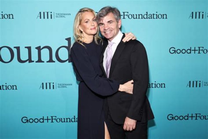 
Does Ali Wentworth Have A Brother? Family Links Explained 