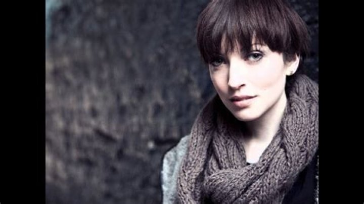 
Elena Tonra Height, Weight, Net Worth, Age, Birthday, Wikipedia, Who, Nationality, Biography 