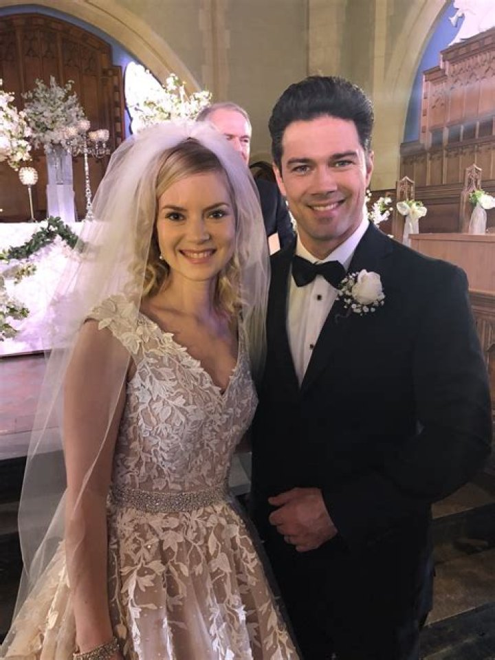Hallmark Actress Cindy Busby Married Husband Chris Boyd In A Beautiful Rustic Wedding Venue