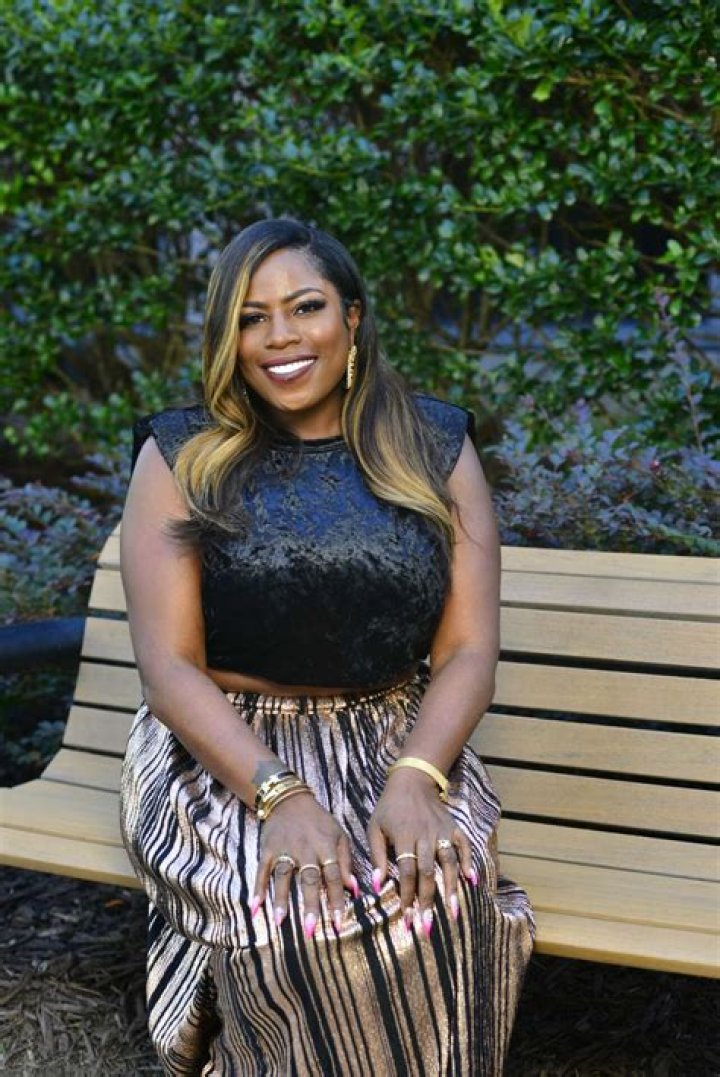 
How Old Is Johnny Jones Wife? Meet Kelli Jones On Instagram 