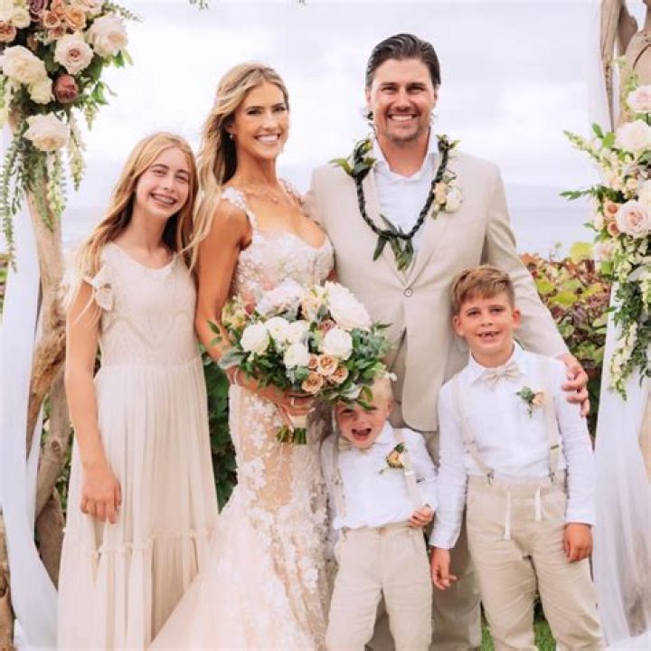 
Is Rebecca Romijn Pregnant? Who Is She Married To? Net Worth And Kids 