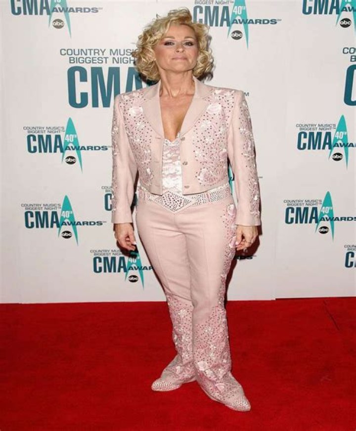 Lorrie Morgan Height, Weight, Net Worth, Age, Birthday, Wikipedia, Who, Nationality, Biography