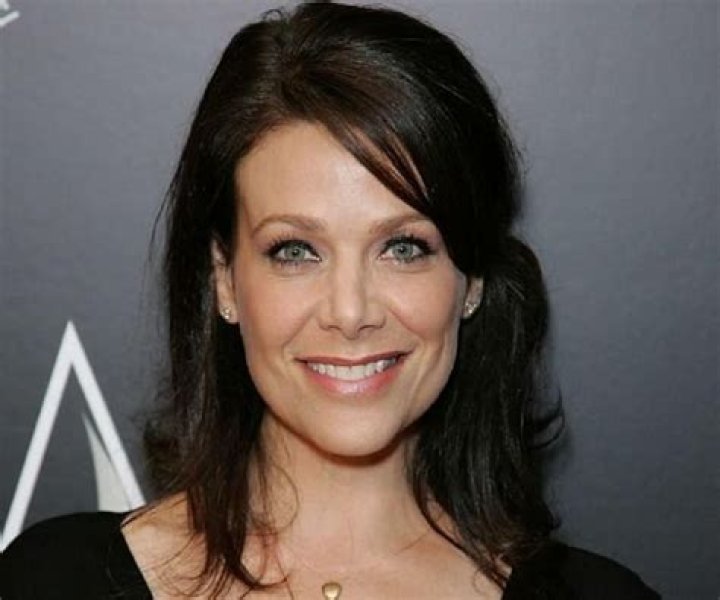 
Meredith Dawn Salenger Height, Weight, Net Worth, Age, Birthday, Wikipedia, Who, Nationality, Biography 