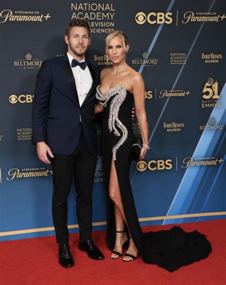 Scott Clifton Height, Weight, Net Worth, Age, Birthday, Wikipedia, Who, Nationality, Biography