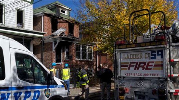 
WATCH: Video shows fatal Bronx fire as teen is arrested over arson 