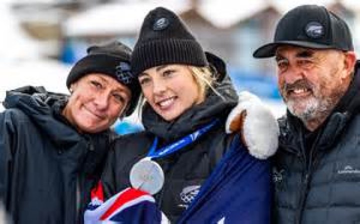 Who Are Zoi Sadowski-Synnott Parents? Meet Her Father Robin & Mother Sean Synnott